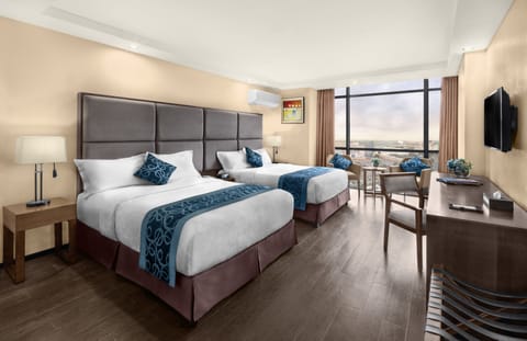 Superior Twin Room, 2 Twin Beds | Premium bedding, minibar, in-room safe, desk