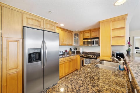 Family Apartment, Accessible, Non Smoking | Private kitchen | Fridge, microwave, oven, stovetop