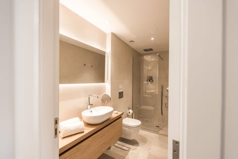 Superior Double Room (Frare) | Bathroom | Shower, free toiletries, hair dryer, bathrobes