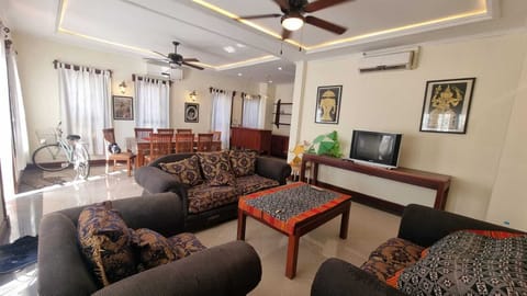 Deluxe Double Room, Non Smoking | Living area