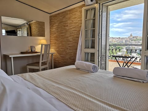 Deluxe Room, 1 Queen Bed, Private Bathroom, City View | Hypo-allergenic bedding, down comforters, individually furnished