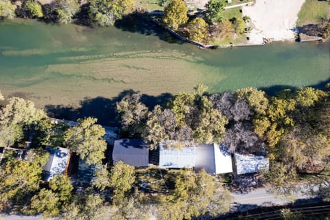 Prime location directly on the picturesque Guadalupe River!