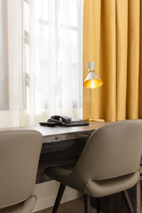 Large Twin room | Desk, free WiFi, bed sheets