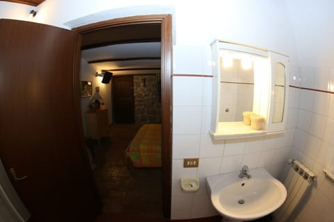 Comfort Triple Room, 3 Bedrooms, Non Smoking, Park View | Bathroom | Shower, hair dryer, bidet, towels