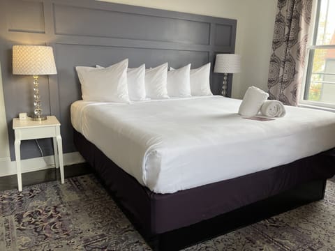 Room, 1 King Bed | Individually decorated, blackout drapes, iron/ironing board, free WiFi