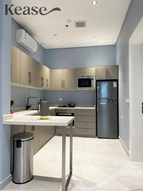 Design Apartment, 3 Bedrooms | Private kitchen | Electric kettle