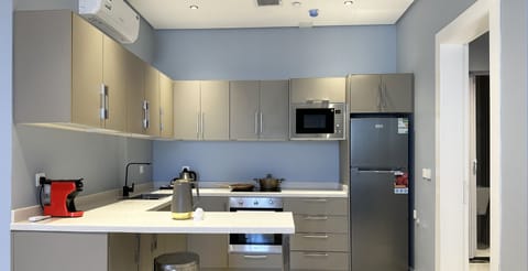 Design Apartment, 3 Bedrooms | Private kitchen | Electric kettle