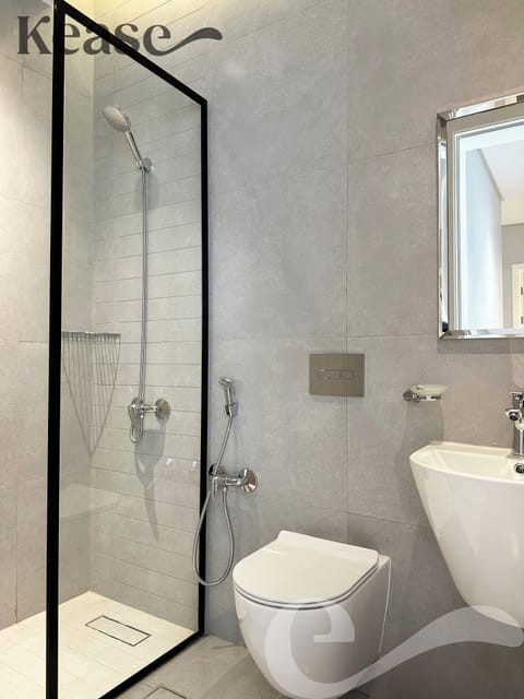 Design Apartment, 3 Bedrooms | Bathroom | Free toiletries, hair dryer, bathrobes, towels