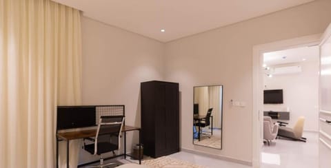 Design Apartment, 3 Bedrooms | Blackout drapes, iron/ironing board, free WiFi