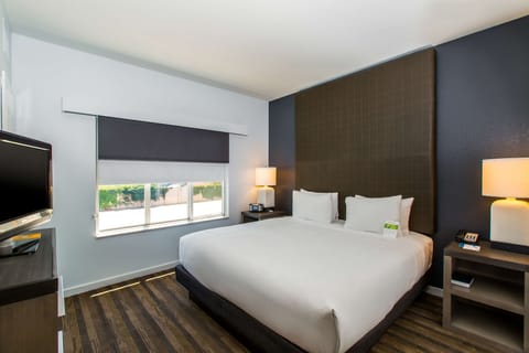 1 Bedroom, King with Sofa Bed | Premium bedding, in-room safe, desk, blackout drapes