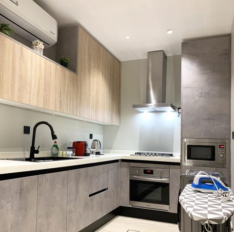 Design Apartment, 3 Bedrooms | Private kitchen | Microwave