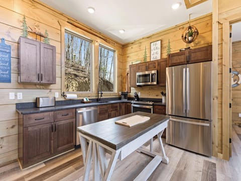 Cabin, Multiple Beds, Hot Tub (Canoe Cove) | Private kitchen | Coffee/tea maker