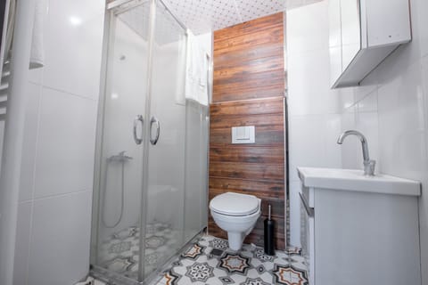 Classic Apartment, City View | Bathroom