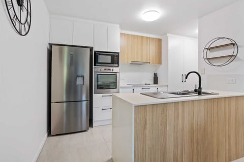 Apartment, 3 Bedrooms | Private kitchen | Full-size fridge, microwave, oven, stovetop