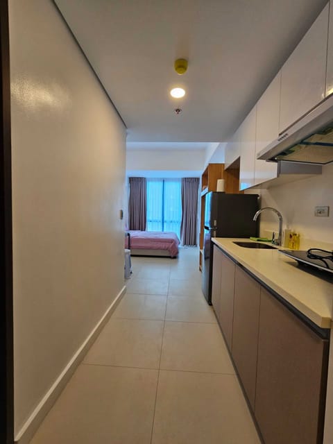 Comfort Studio, 1 Queen Bed, Non Smoking, Kitchen | Private kitchen | Fridge, electric kettle, toaster, cookware/dishes/utensils