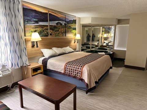 Studio Suite, 1 King Bed, Non Smoking | In-room safe, individually furnished, desk, blackout drapes