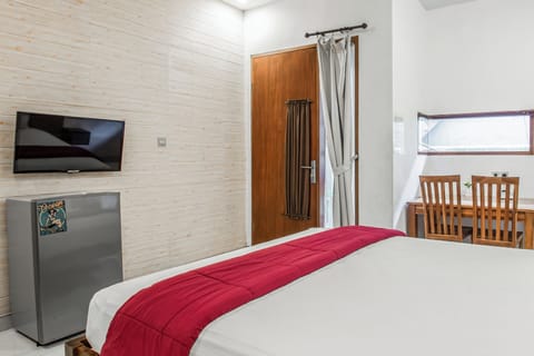 Standard Suite | Desk, laptop workspace, free WiFi, bed sheets