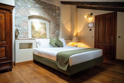 Deluxe Room, River View | In-room safe, individually decorated, individually furnished