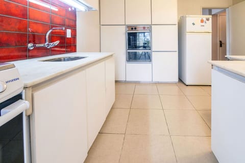 Comfort Apartment, City View | Private kitchen