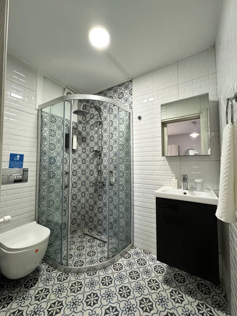 Standard Double Room | Bathroom