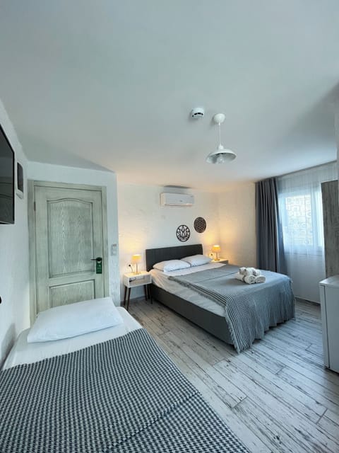 Deluxe Triple Room | Free WiFi