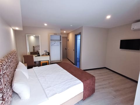 City Double Room, 1 Queen Bed, Non Smoking, City View | Minibar, desk, laptop workspace, free WiFi