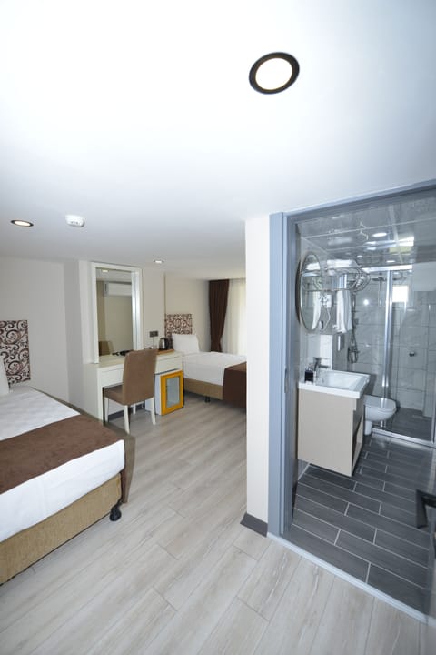 City Twin Room, 2 Twin Beds, Non Smoking, City View | Minibar, desk, laptop workspace, free WiFi