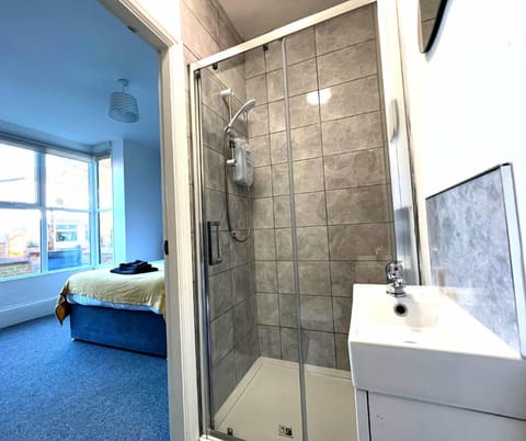 City Double Room | Bathroom