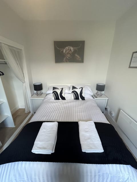 Apartment | 2 bedrooms, iron/ironing board, free WiFi, bed sheets