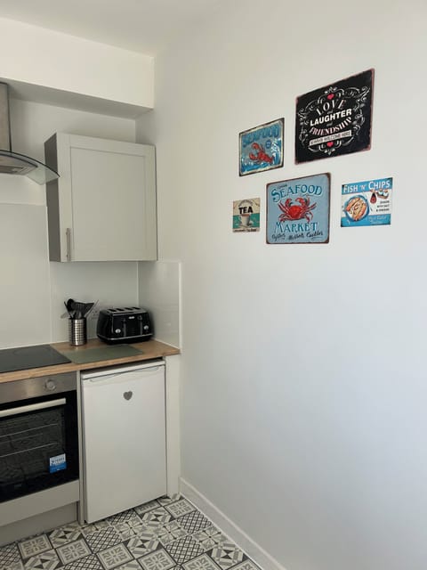 Apartment | Private kitchen | Fridge, microwave, oven, stovetop