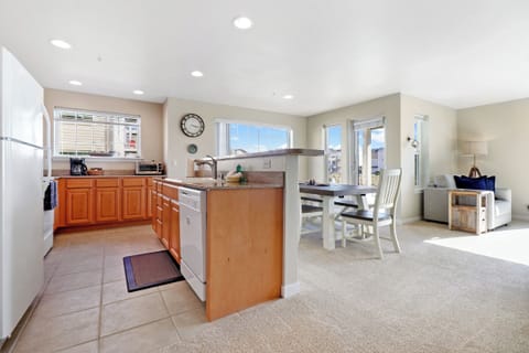 611 Vacation by the Sea