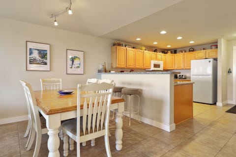 936 Vacation by the Sea