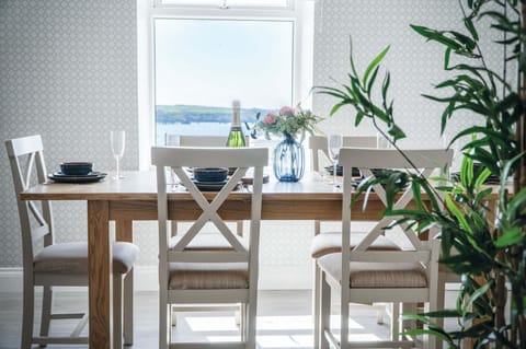 Haven View - 2 Bedroom Apartment - Milford Haven (22014)