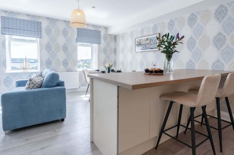 Harbour View - 2 Bedroom Apartment - Milford Haven (21849)