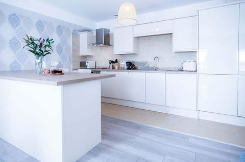 Harbour View - 2 Bedroom Apartment - Milford Haven (21852)