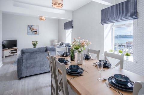 Beach Haven Hideout - 2 Bedroom - Milford Haven (20870)