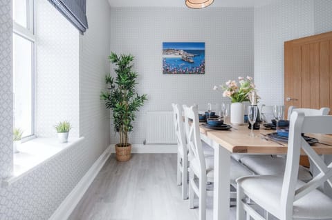 Beach Haven Hideout - 2 Bedroom - Milford Haven (20875)