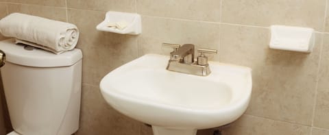 Basic Room | Bathroom