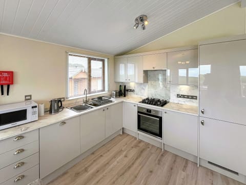 Kitchen | Meadow View 16, Ilfracombe
