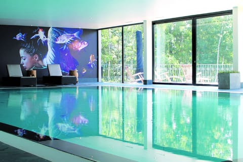 Indoor pool, sun loungers