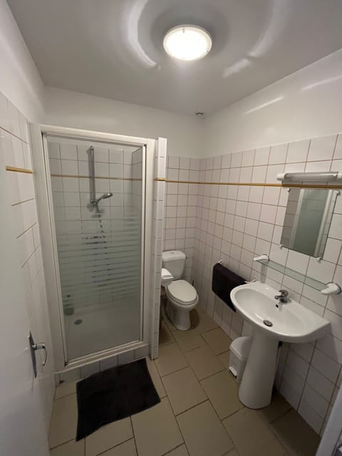 Club Room, Garden View | Bathroom | Shower, hair dryer, bidet, soap