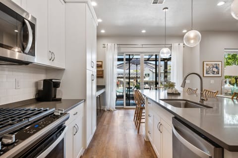 Townhome, 5 Bedrooms | Private kitchen | Fridge, oven, coffee/tea maker, toaster