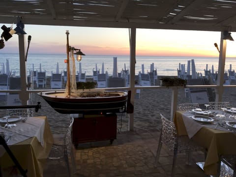 Italian cuisine, ocean views 