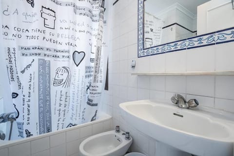 Standard Double Room | Bathroom