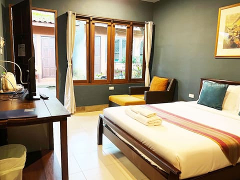 Standard Room, 1 Double Bed | Minibar, in-room safe, free WiFi, bed sheets