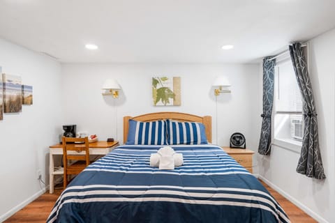 Family House, 1 Queen Bed | Iron/ironing board, free WiFi