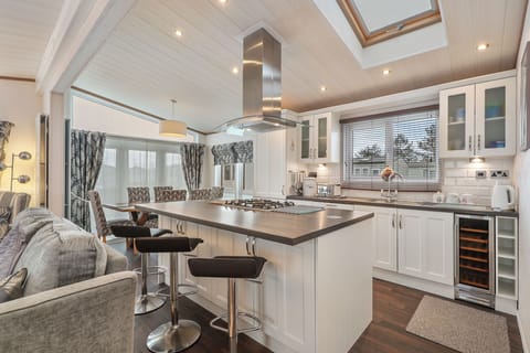 Luxury Lodge, Close to the Beach