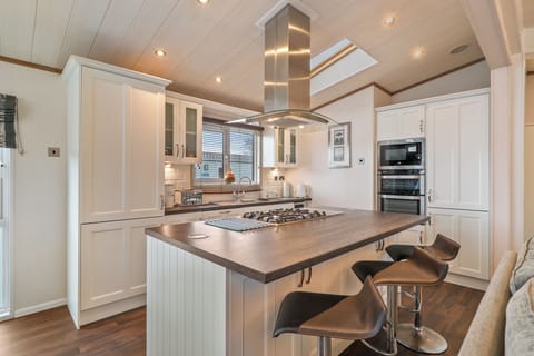 Luxury Lodge, Close to the Beach