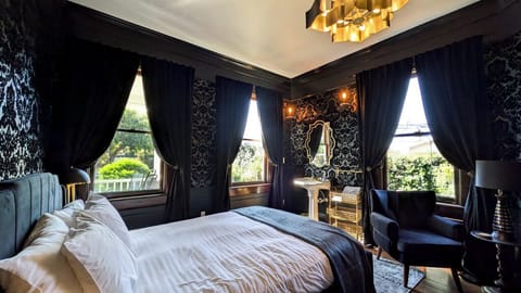 Romantic Room, 1 Queen Bed, Garden View | Garden view