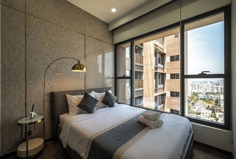 Gallery Suite, 2 Bedrooms, Pool Access, City View | Premium bedding, down comforters, Select Comfort beds